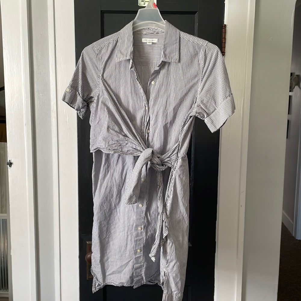 Free assembly dress